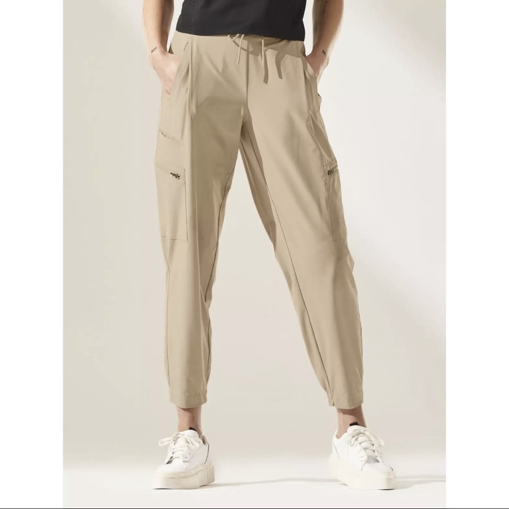 Athleta Go Far Travel Pant // 2, Beige